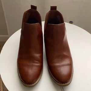 Universal Thread Brown cutout booties